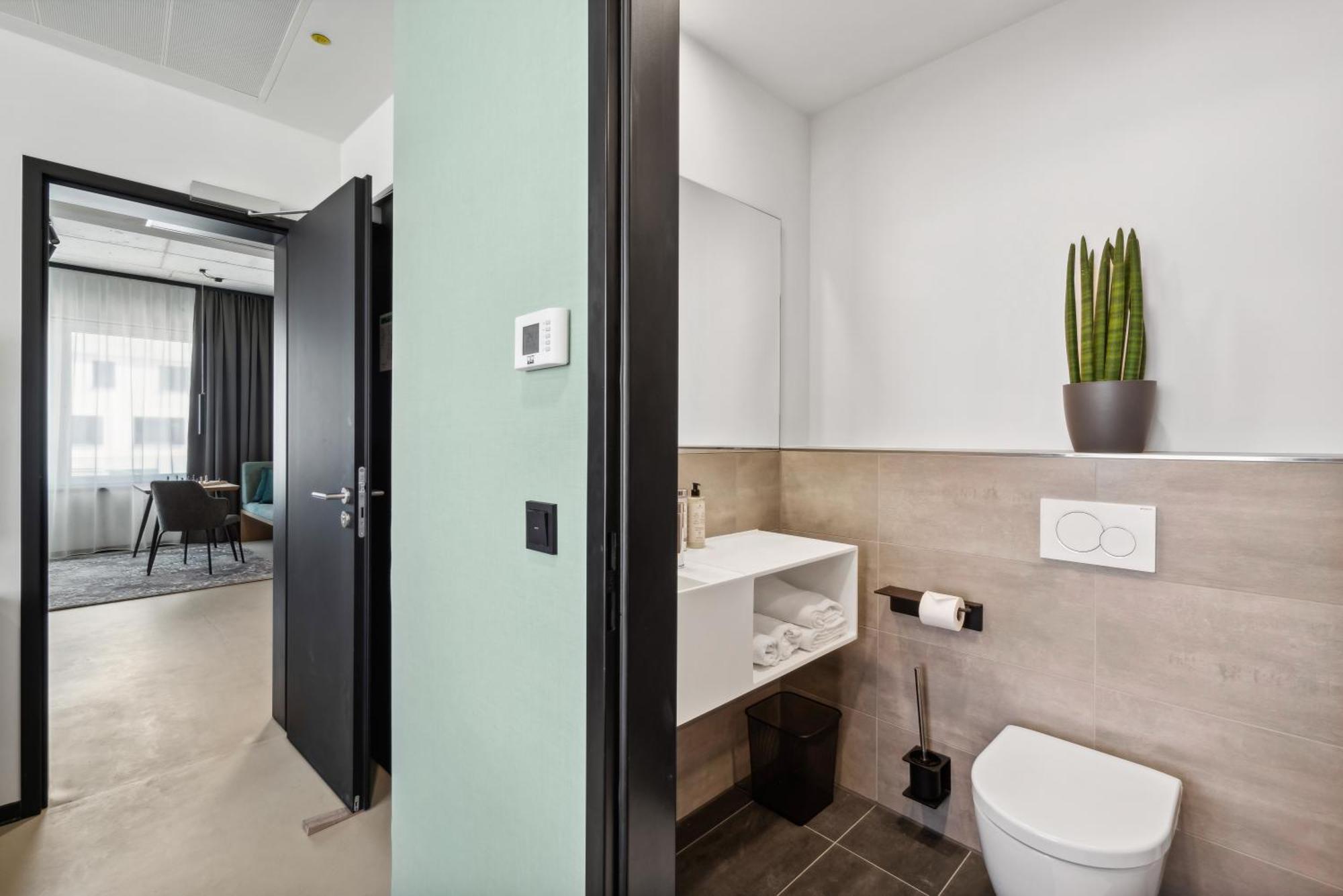 Nena East Apartahotel