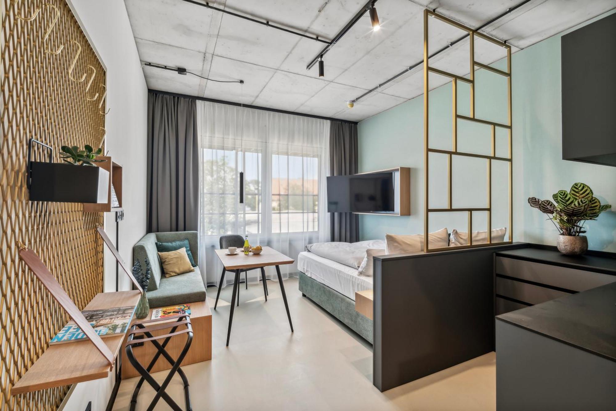 Nena East Apartahotel